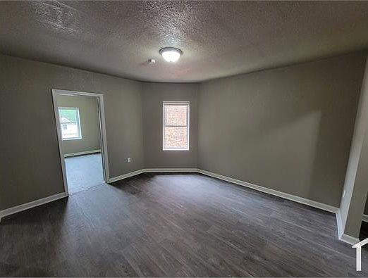 3rd image of 122 N Lawn Ave