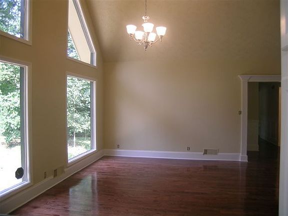 4th image of 1313 La Mesa Dr