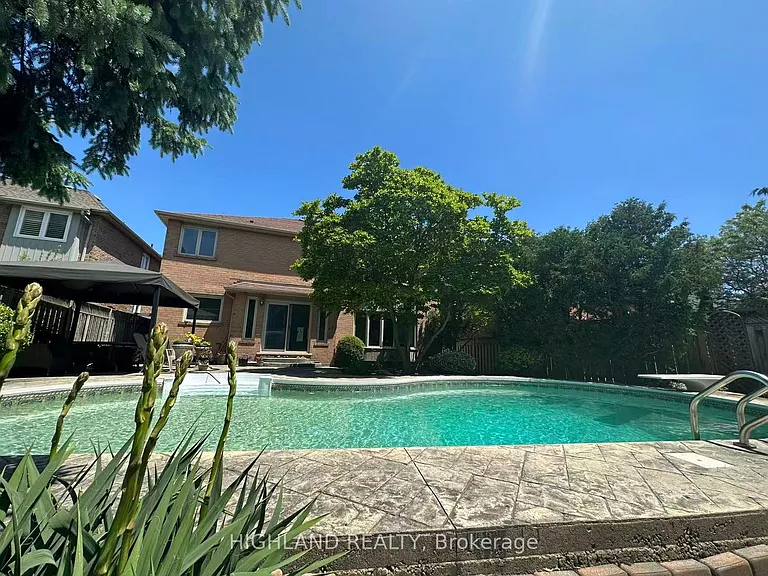 1472 Bayshire Dr — Photo 3