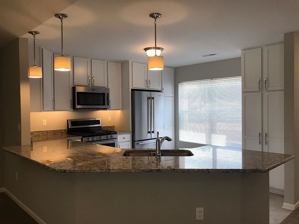 1st image of 510 Fieldstone Ct Unit 27