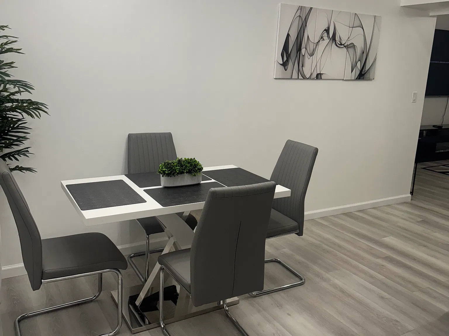 1 bed, 710 sqft, $1,950 — Photo 3