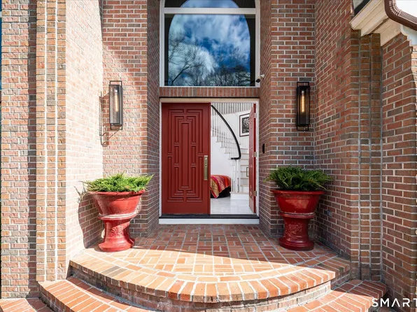 215 South Lake Drive, Stamford, CT 06903