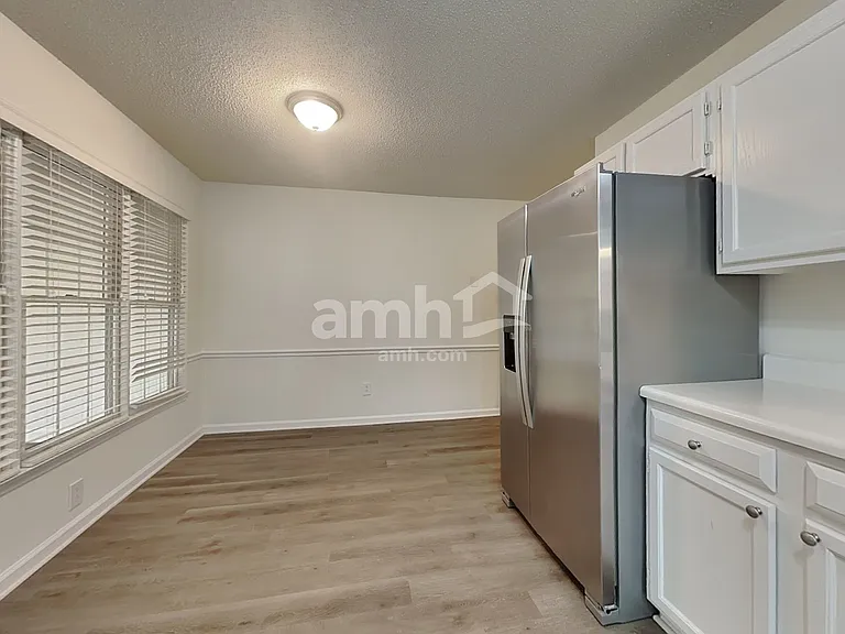 2335 Fosterdale West Ln — Photo 4
