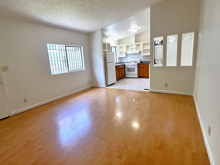 716 Sycamore St — Photo 2