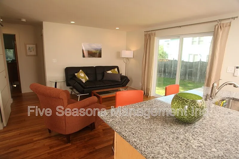 2 bed, 1.5 bath, 846 sqft, $3,100 — Photo 3