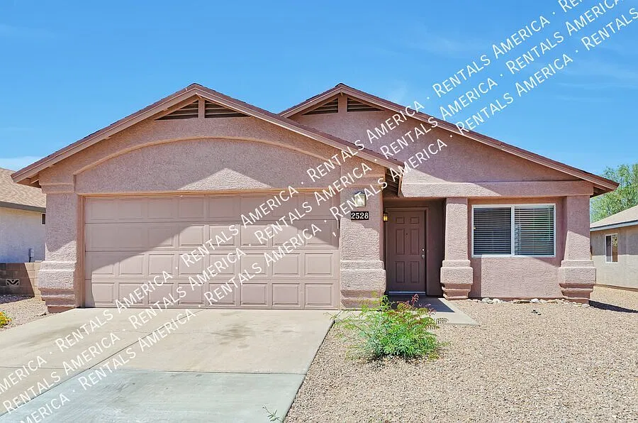Beautiful home in a great eastside location! Tile throughout. — Photo 2