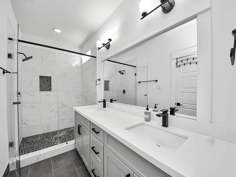 318 Neyland St — Photo 29