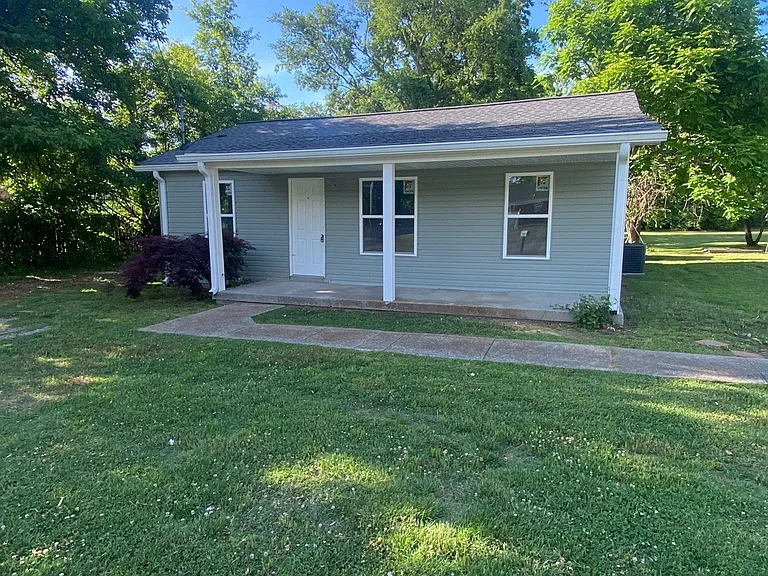 214 W Lokey Ave — Photo 1