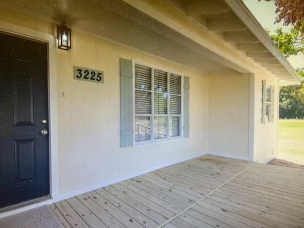 3225 Evergreen Dr, Granbury, TX 76048