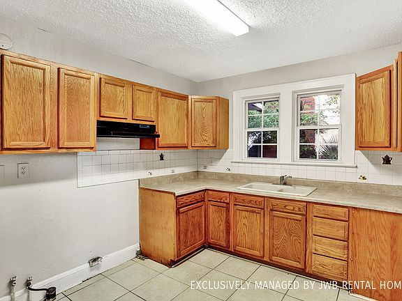 5th image of 6500 Evelyn Dr