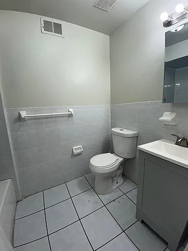 51 Seymour Ave Photo 1