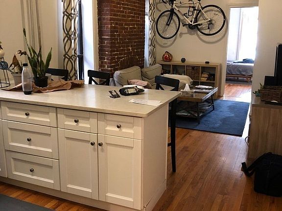 5th image of 207 E 14th St APT 1