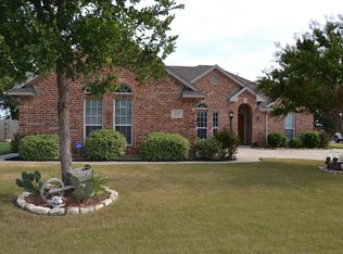 233 Cobblestone Cir, Red Oak, TX 75154