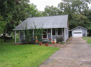 545 Coleman St, Clute, TX 77531