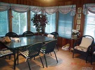 895 Maloon Ave, Franklin Square, NY 11010