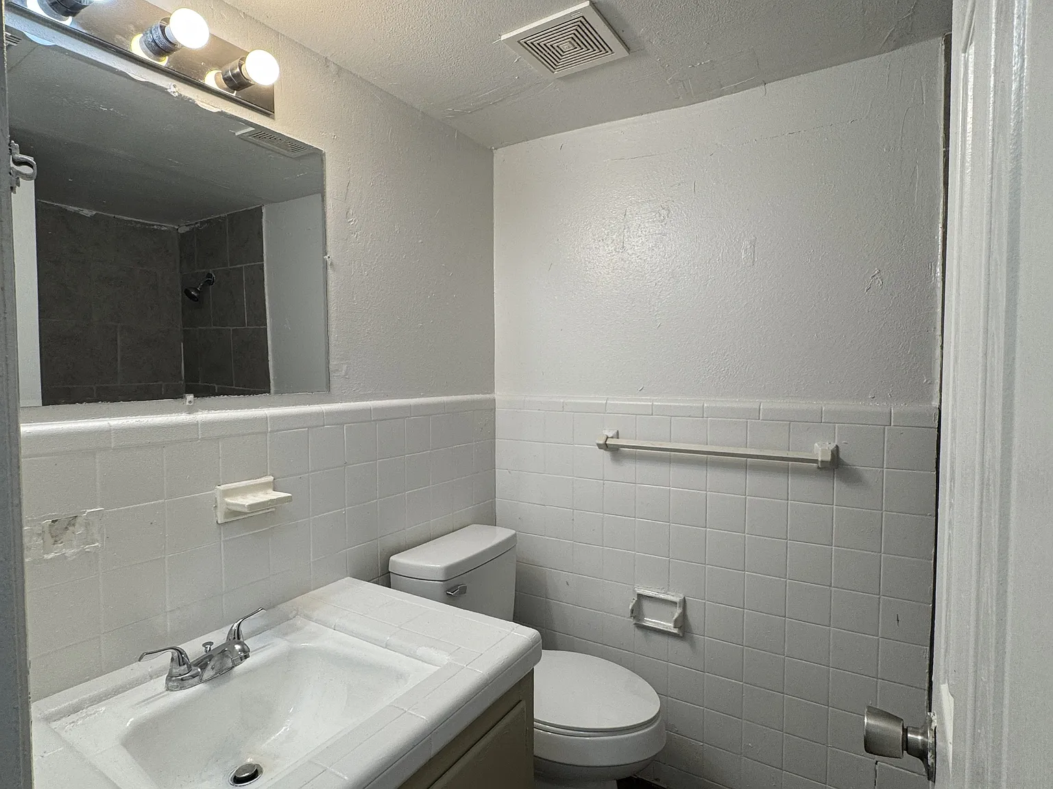 416 E Dunn Ave. - 3 — Photo 4