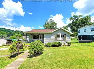 115 Valley Dr, Nitro, WV 25143