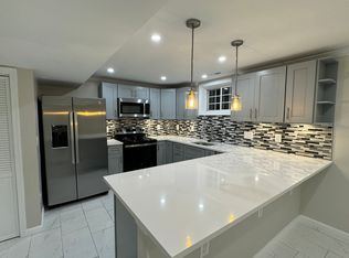 4622 Creek Shore Dr, Rockville, MD 20852