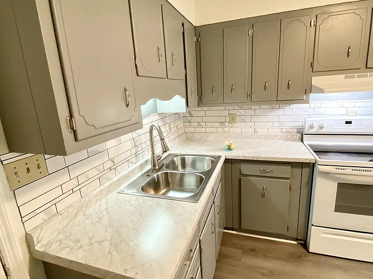 1504 Heard Ave #D — Photo 8