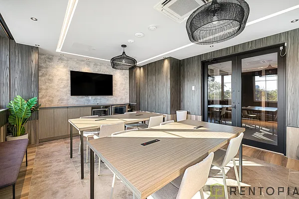 Rented by JCS Realty Group LLC | media 25