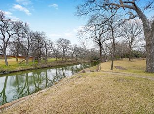 9812 Creekside Dr, Fort Worth, TX 76126