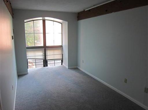 5th image of 106 Market St #106