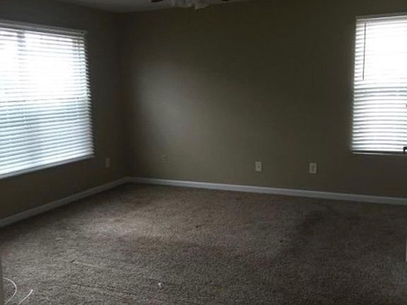 4th image of 281 Village Dr