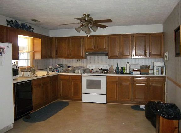 3rd image of 1230 Meadowlark Dr