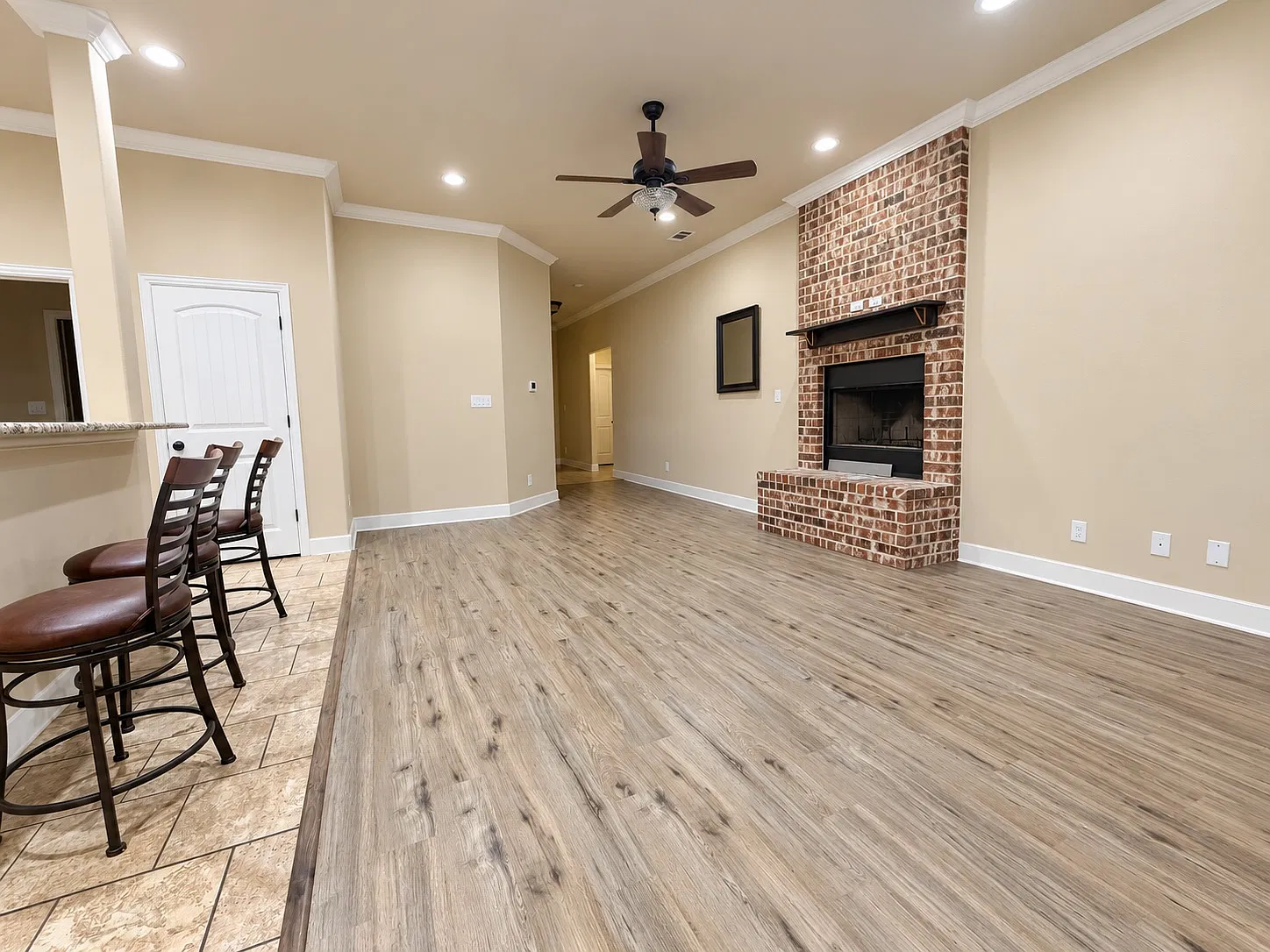 3 bed, 1832 sqft, $2,200 — Photo 3
