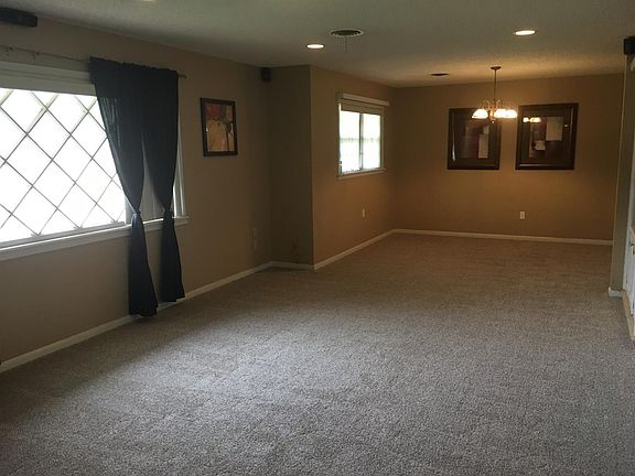 3rd image of 117 Tanglewood Ln
