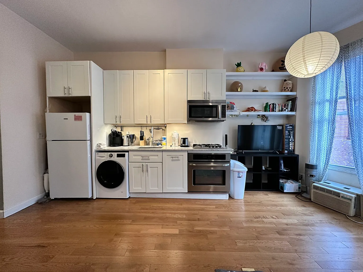 2 bed, 524 sqft, $3,400 — Photo 1