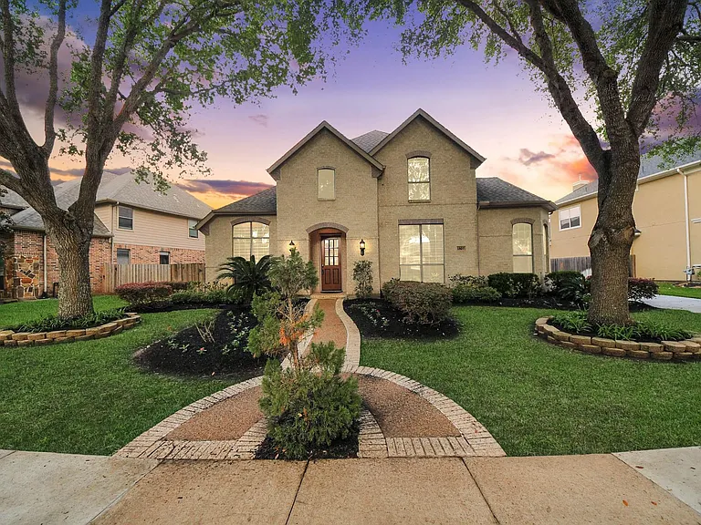 1807 Ravenel Ln — Photo 1