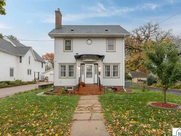 805 Baker Ave, Mankato, MN 56001