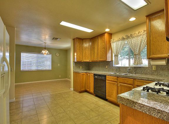 3rd image of 1521 Sierraville Ave