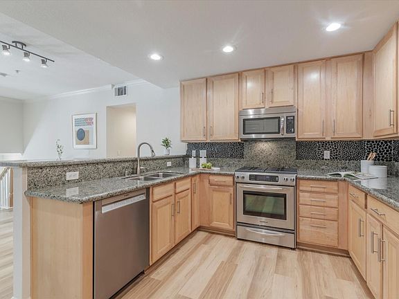 4th image of 27 Bassett St