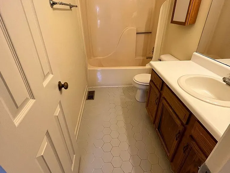 8704 Hermitage Trace Cir — Photo 12
