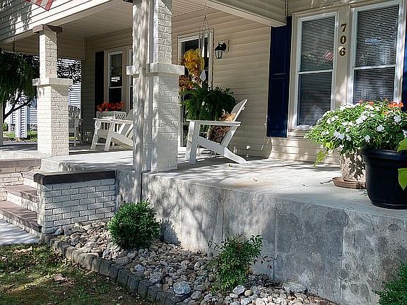 3rd image of 706 Leslie Ave