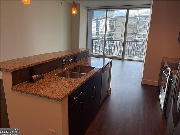 3rd image of 1080 Peachtree St NE Unit 2015