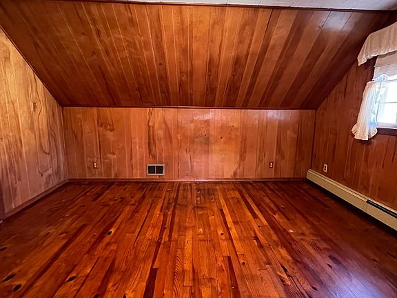 3rd image of 21 Clarissa Dr