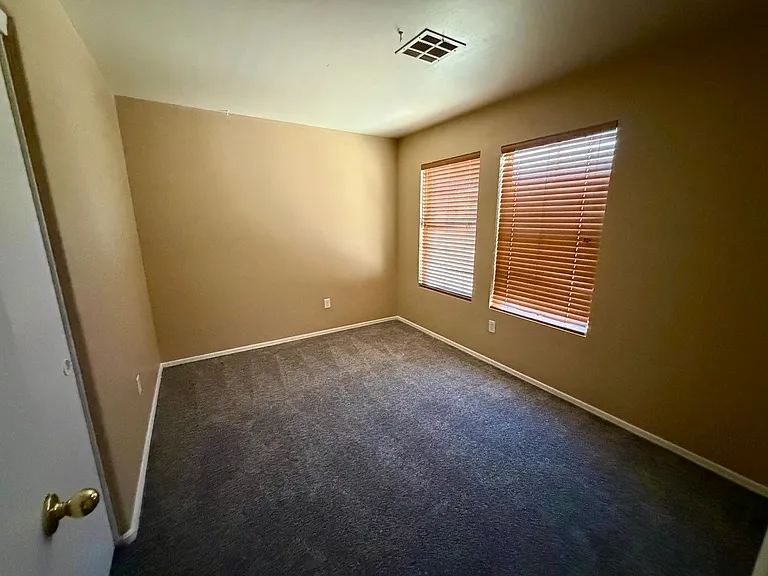 7205 S 39th Dr — Photo 12