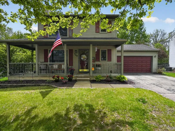 764 Town Trl, Pinckney, MI 48169