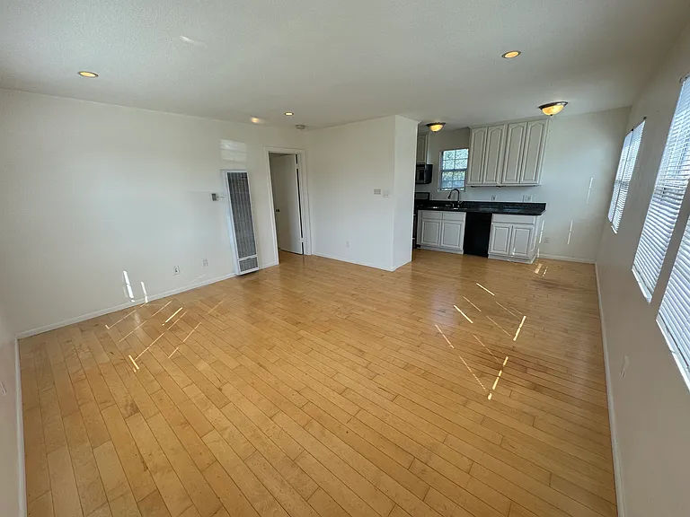 7021 Flight Ave — Photo 2