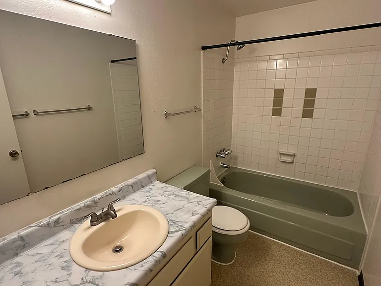 Rivertowne Apartments — Photo 11