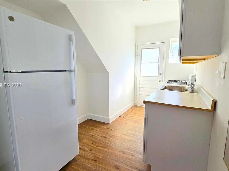 660 84th St #39 — Photo 3