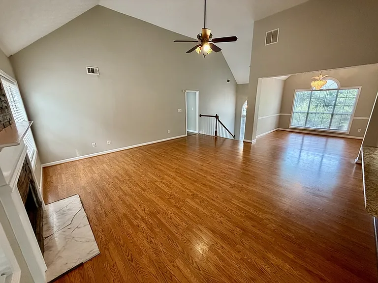212 Kensington Trce — Photo 14
