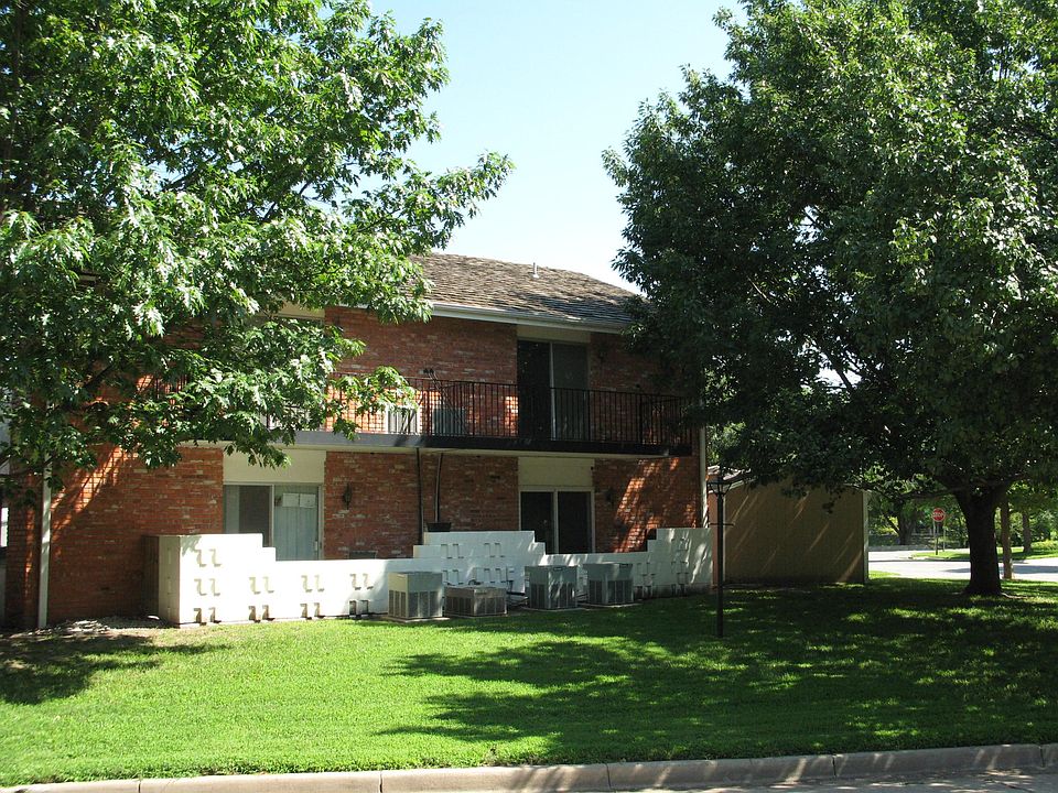 Corner Riverside Apartment overlooking the river!