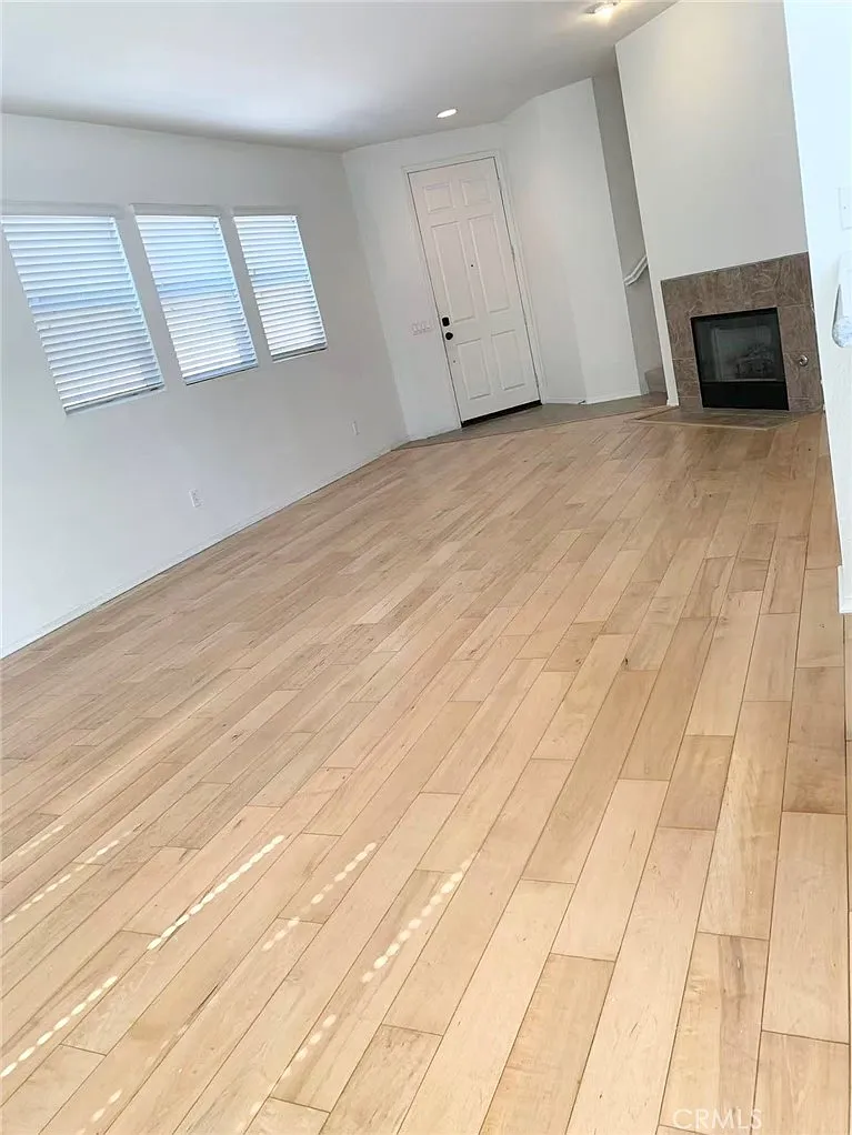 4 bed, 2.5 bath, 1859 sqft, $3,300 — Photo 4