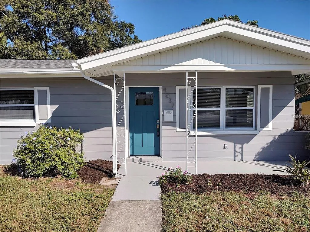 2 bed, 1.0 bath, 939 sqft, $2,300 — Photo 2