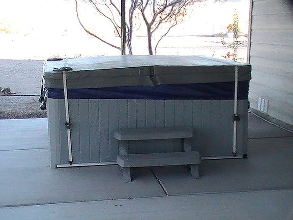 JACUZZI BACK PATIO