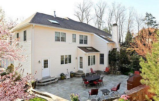 3rd image of 82 Dimond Ave